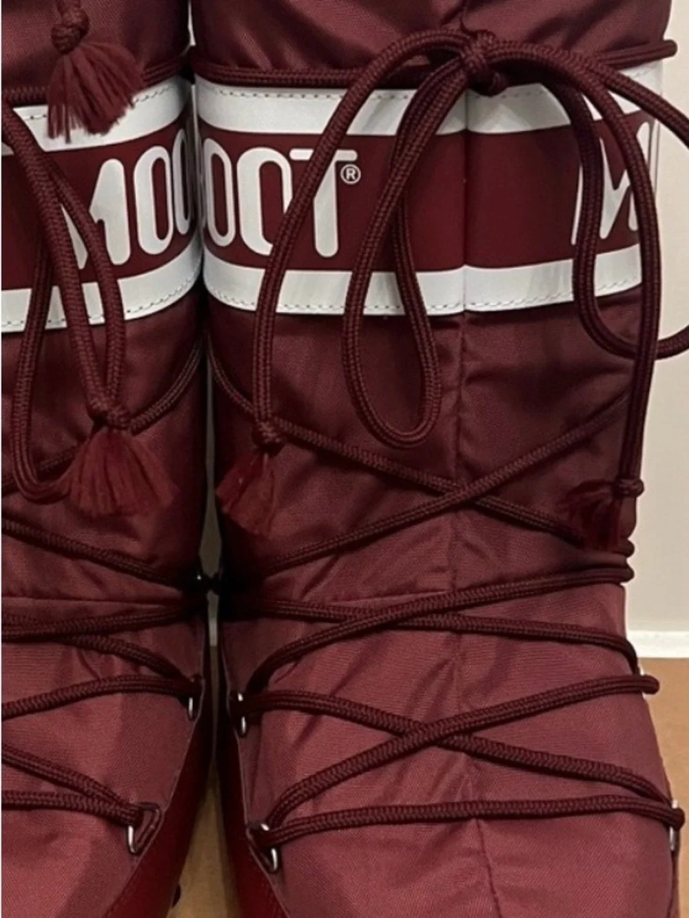 Moon Boot icon nylon. Size 35/38. Burgundy. New in box.